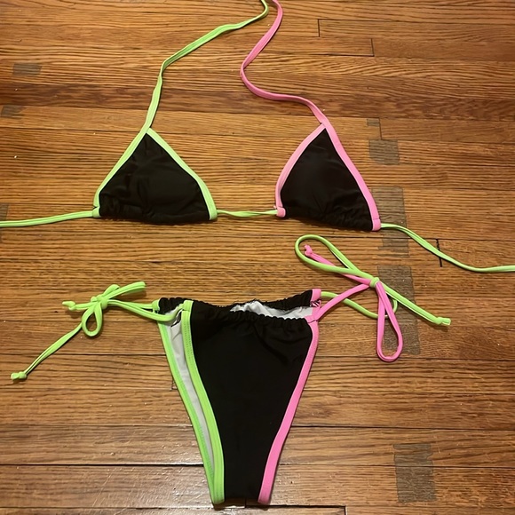 SHEIN contrast bikini set in size medium. - Picture 3 of 6